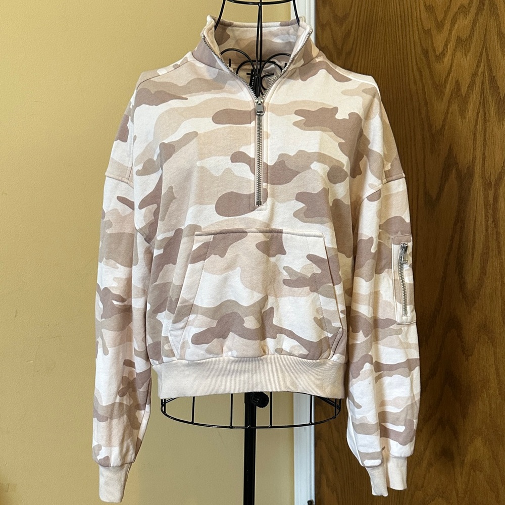 H&M Camouflage Half-Zip Pullover